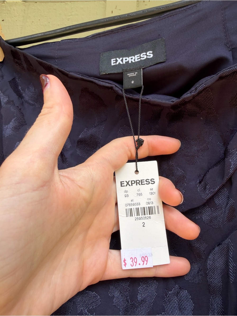 Express Textured Ruffle Mini Skirt - Picture 4 of 4